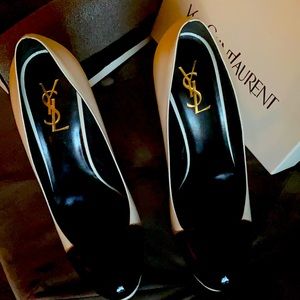 YesSaintLauent Black & White beautiful pump shoes